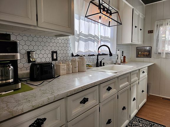 4th image of 87 Klondike Ln
