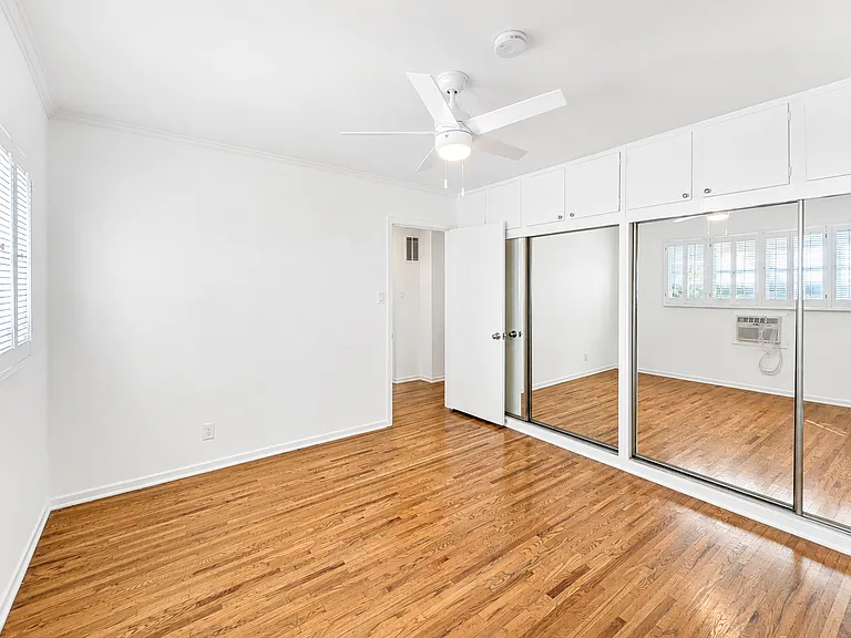 12240 Montana Ave #105 — Photo 16