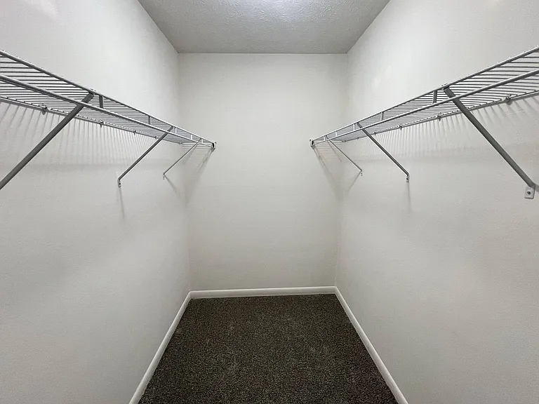 Fox Run Apartments — Photo 41