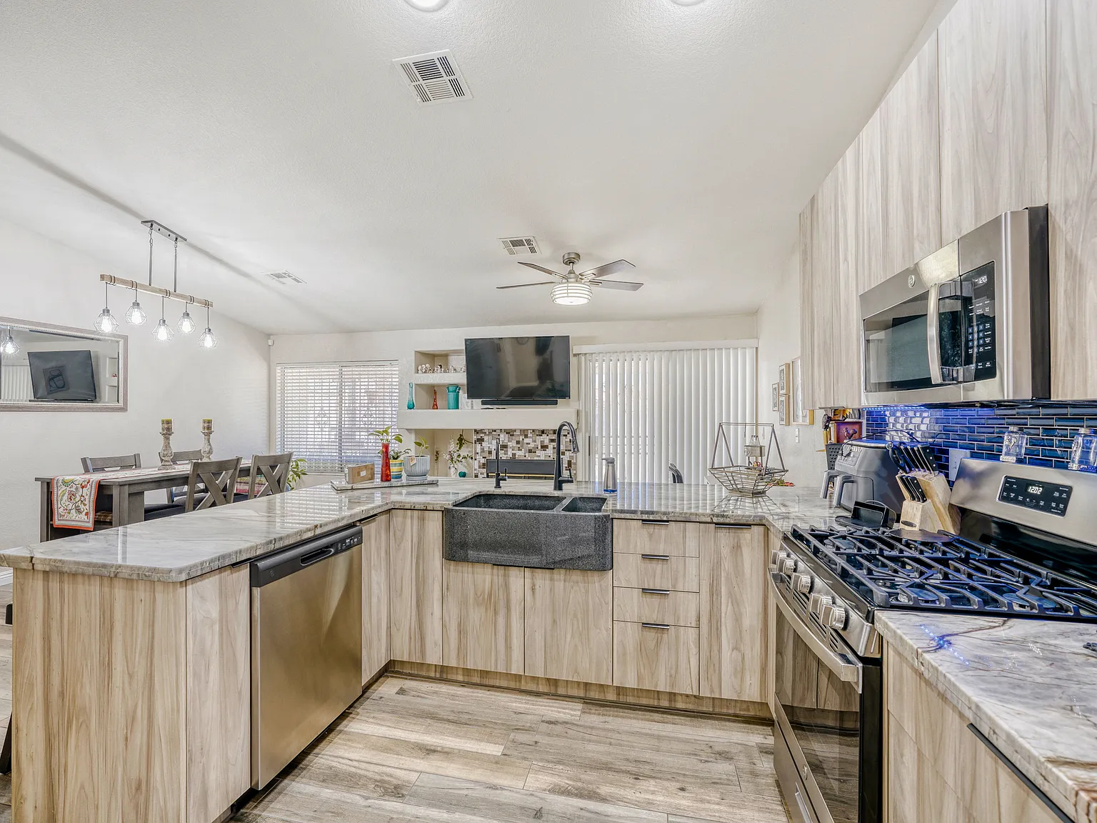 4 bed, $3,399 — Photo 3