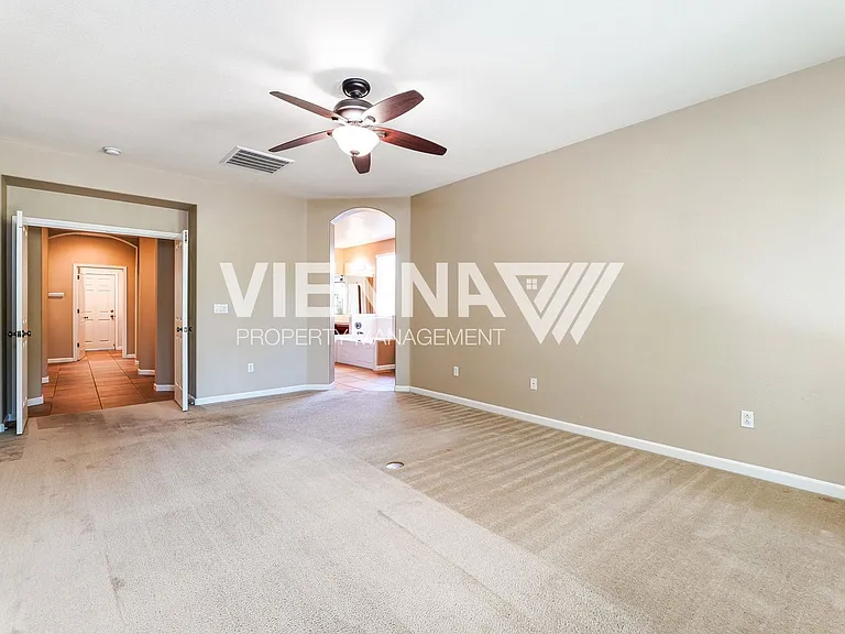 1014 Waterford Dr — Photo 10