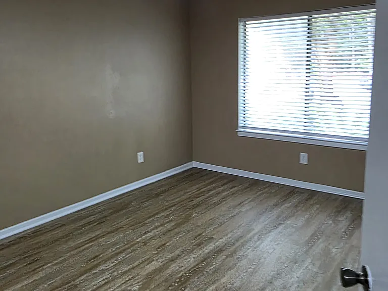 712 Seasons Pkwy — Photo 11