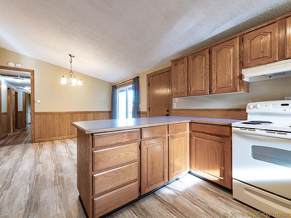 3rd image of 6857 SE Savanna St