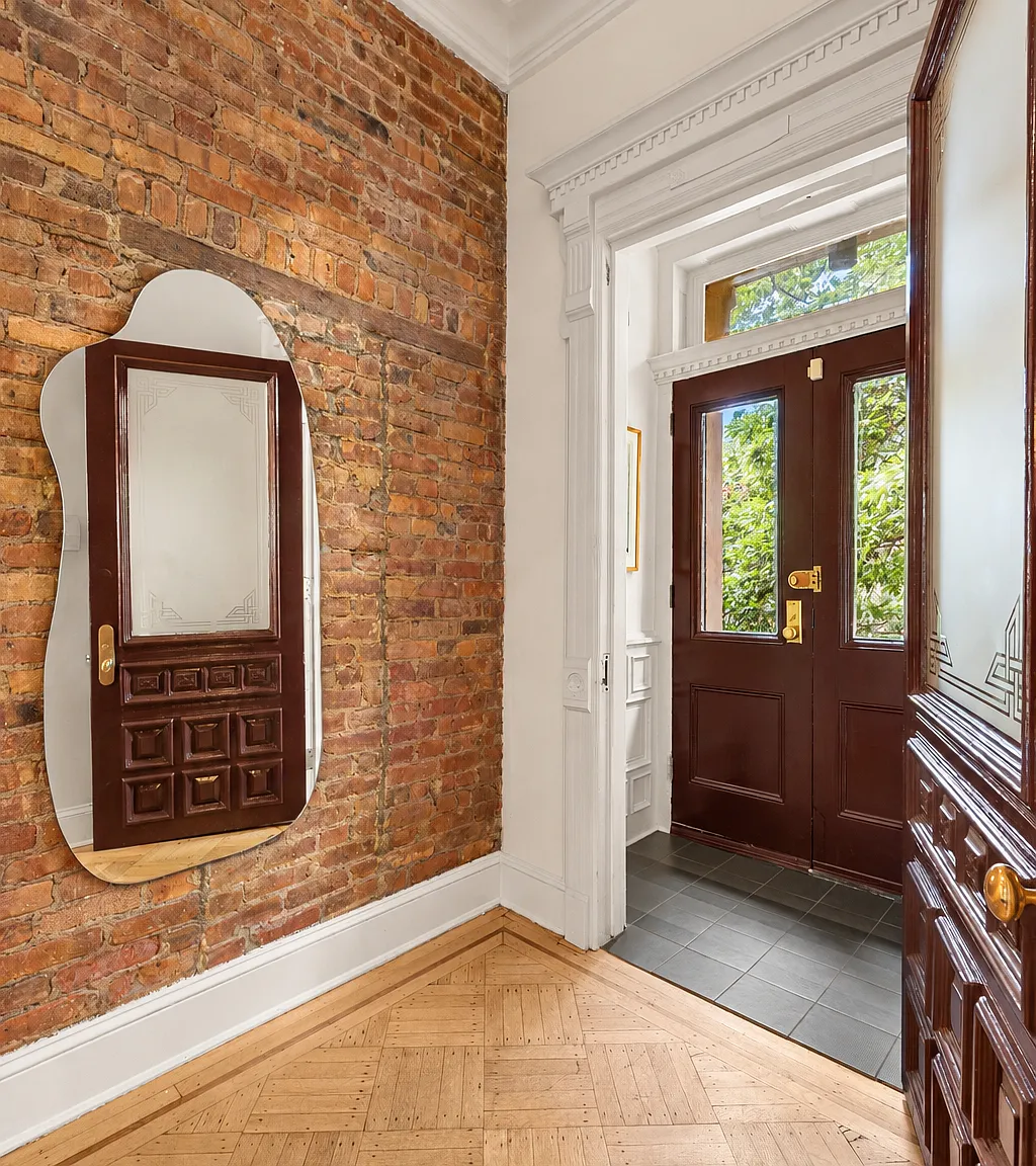 360 Hancock Street — Photo 3