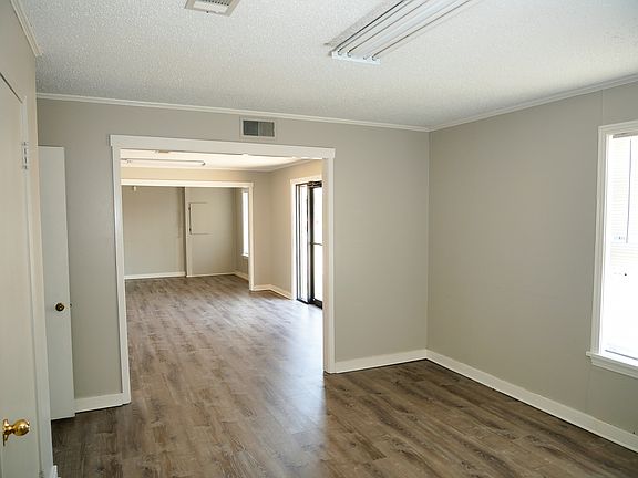 5th image of 113 Warren Dr