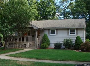 1095 Whippoorwill Ln, Stratford, CT 06614