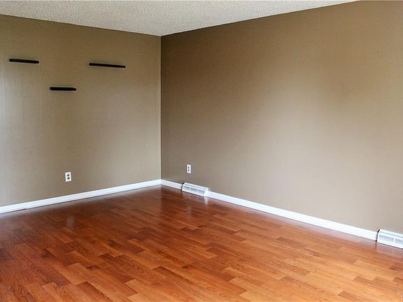 3rd image of 84 Lemoine Ave