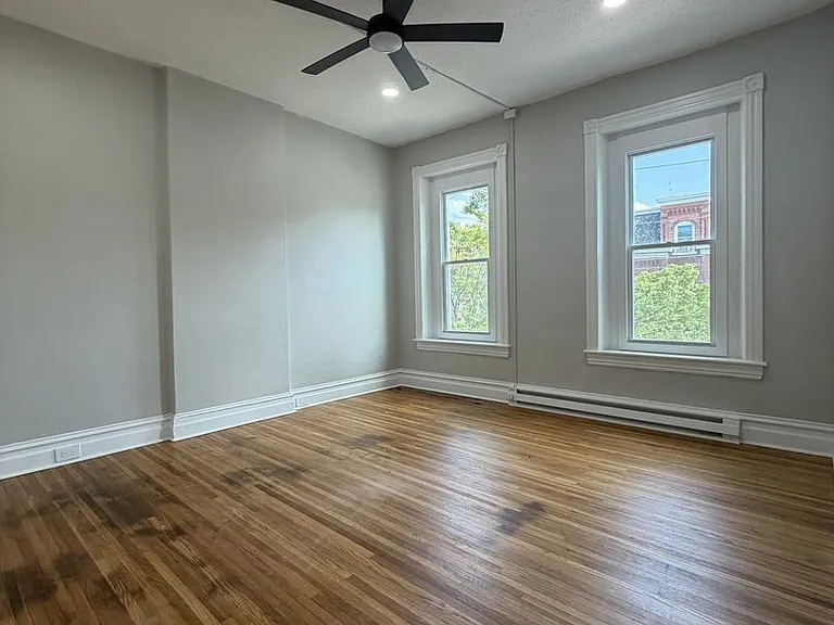 519 W Chew St — Photo 4
