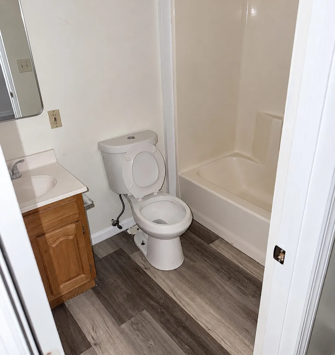 3 bed, 900 sqft, $1,700 — Photo 3