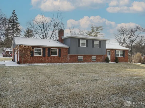 9092 Wintergreen Dr, West Chester, OH 45069