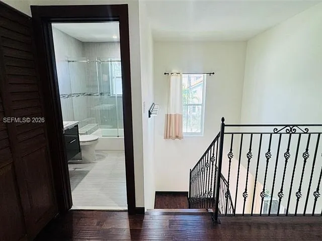 1094 Redwood St — Photo 4