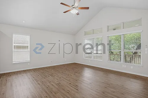 1550 Dundee Park Photo 1