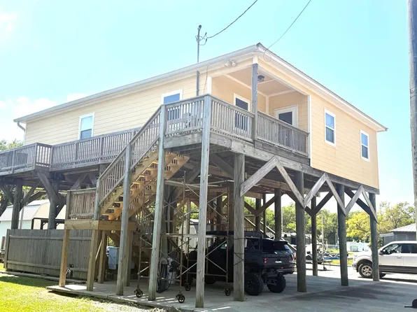 108 Wolfpack Ave, Grand Isle, LA 70358