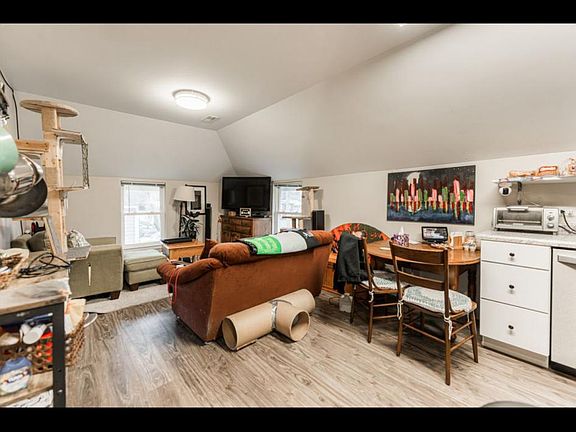 2nd image of 250 Mason Ct #2