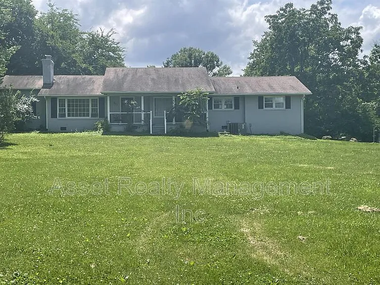 201 Farlow Dr — Photo 1