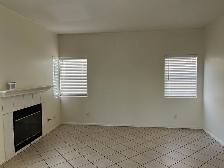 1233 Edinburg Ct — Photo 20