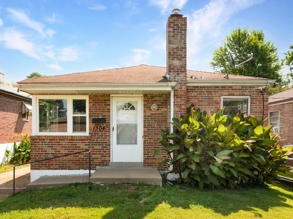 1304 Grant Dr, Saint Louis, MO 63132