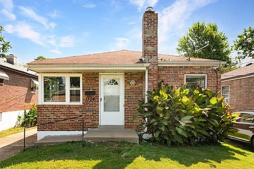 1304 Grant Dr Photo 1