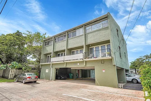 1005 SW 15th Ave #10 Photo 1