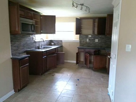 3rd image of 52 Banyan Ct