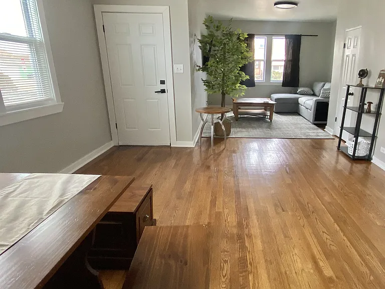 4110 Sheffield Ave — Photo 2