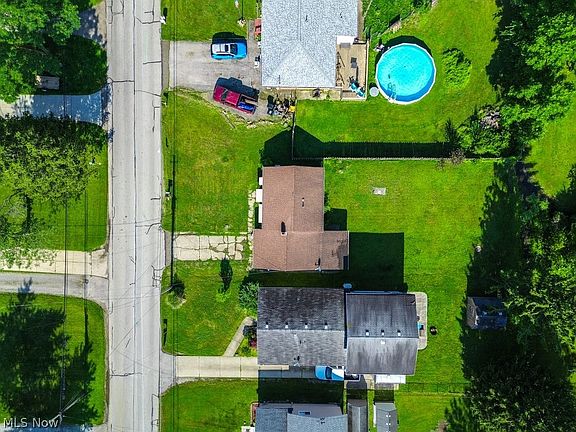 4th image of 1064 Orchard Ave