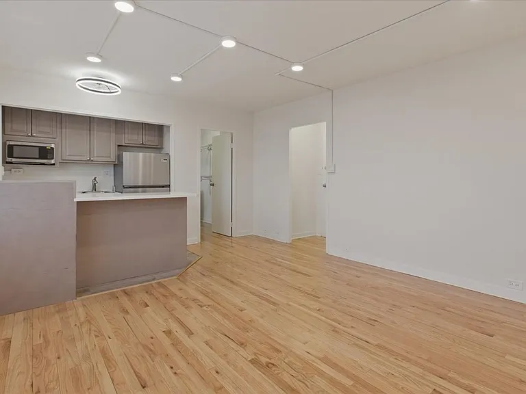 5631 N Sheridan Rd #S1106 — Photo 7