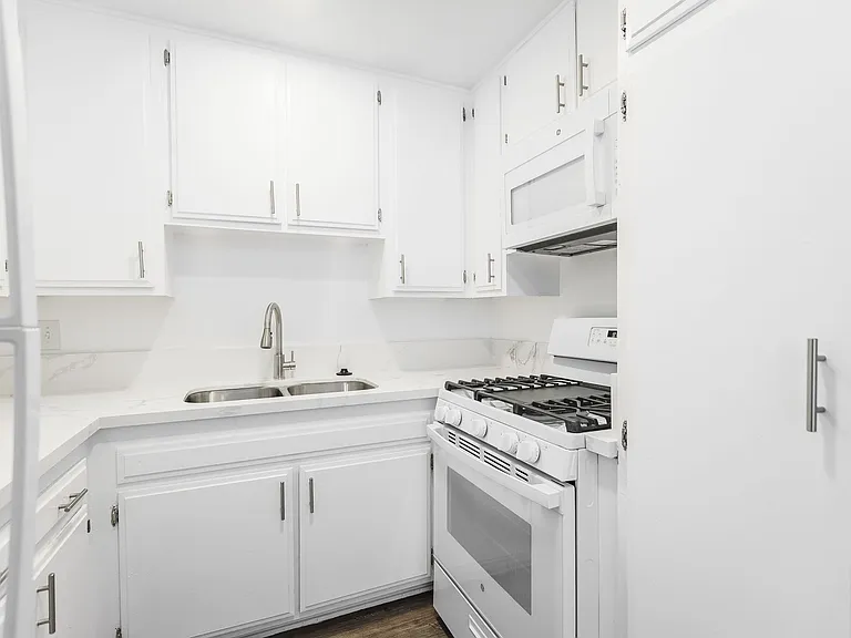 18407 Dearborn Street — Photo 56