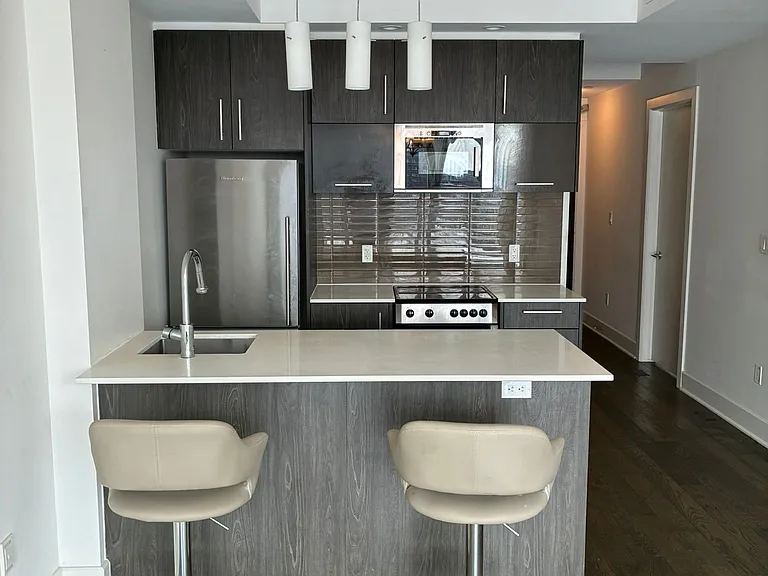 255 Bay St — Photo 31