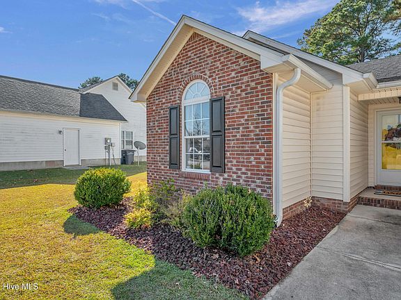 4th image of 103 Dunhill Court