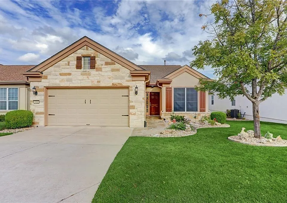 204 Monument Hill Trl