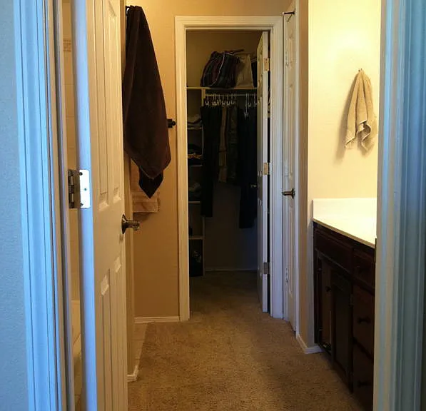 Access to Primary walk in closet