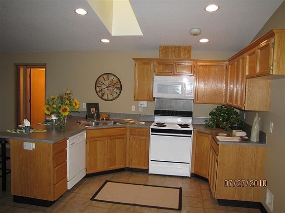 3rd image of 7615 NE 67th St