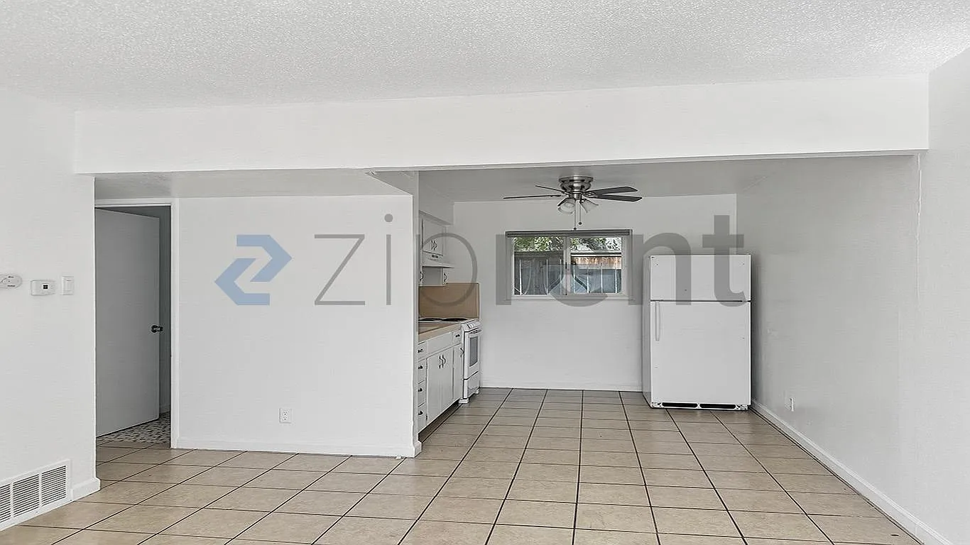 2 bed, 750 sqft, $1,195 — Photo 2