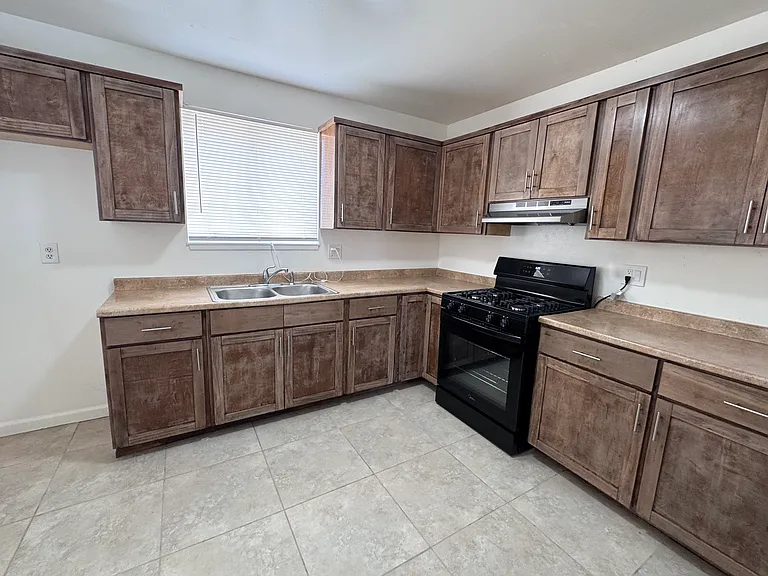 1829 E Avenue Q9 — Photo 3