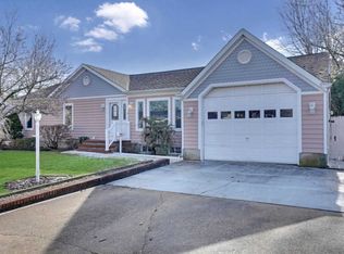4 Midpark Dr, Brick, NJ 08724