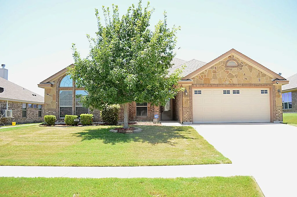 4 bed, 2.5 bath, 2053 sqft, $2,150 — Photo 1