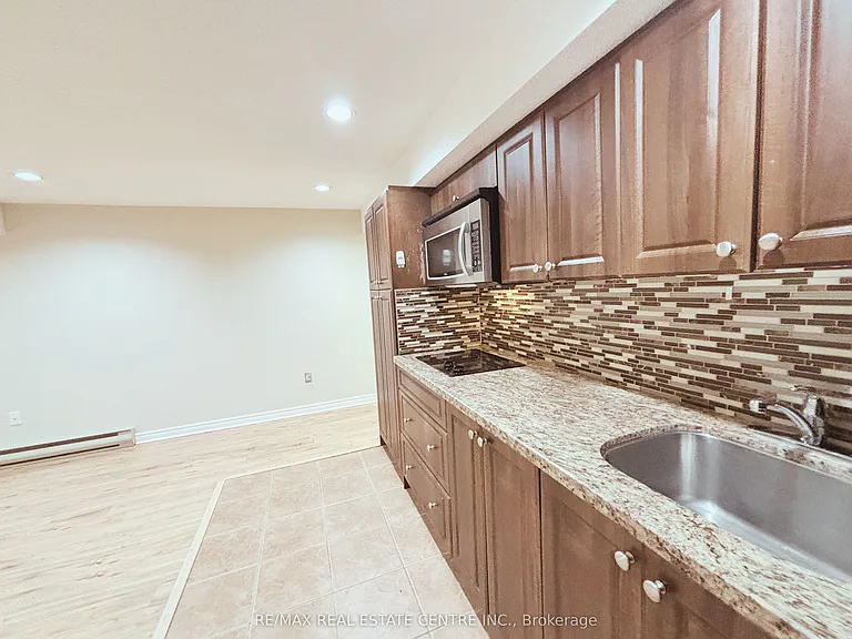 1400 Greenbriar Dr #1 — Photo 4