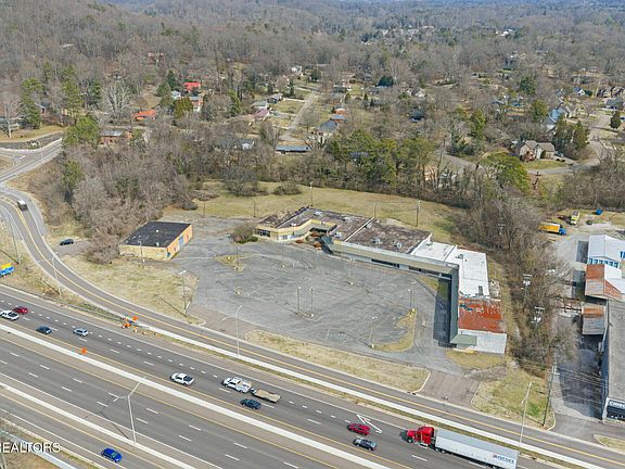 3rd image of 2814 Dresser Rd