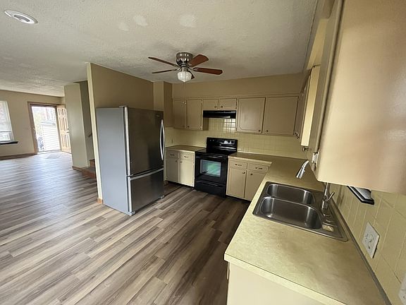 5th image of 9762 Hadley Dr