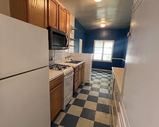 5th image of 476 Landfair Ave APT 105