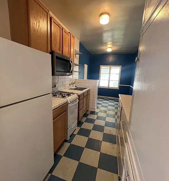 476 Landfair Ave #105 — Photo 5