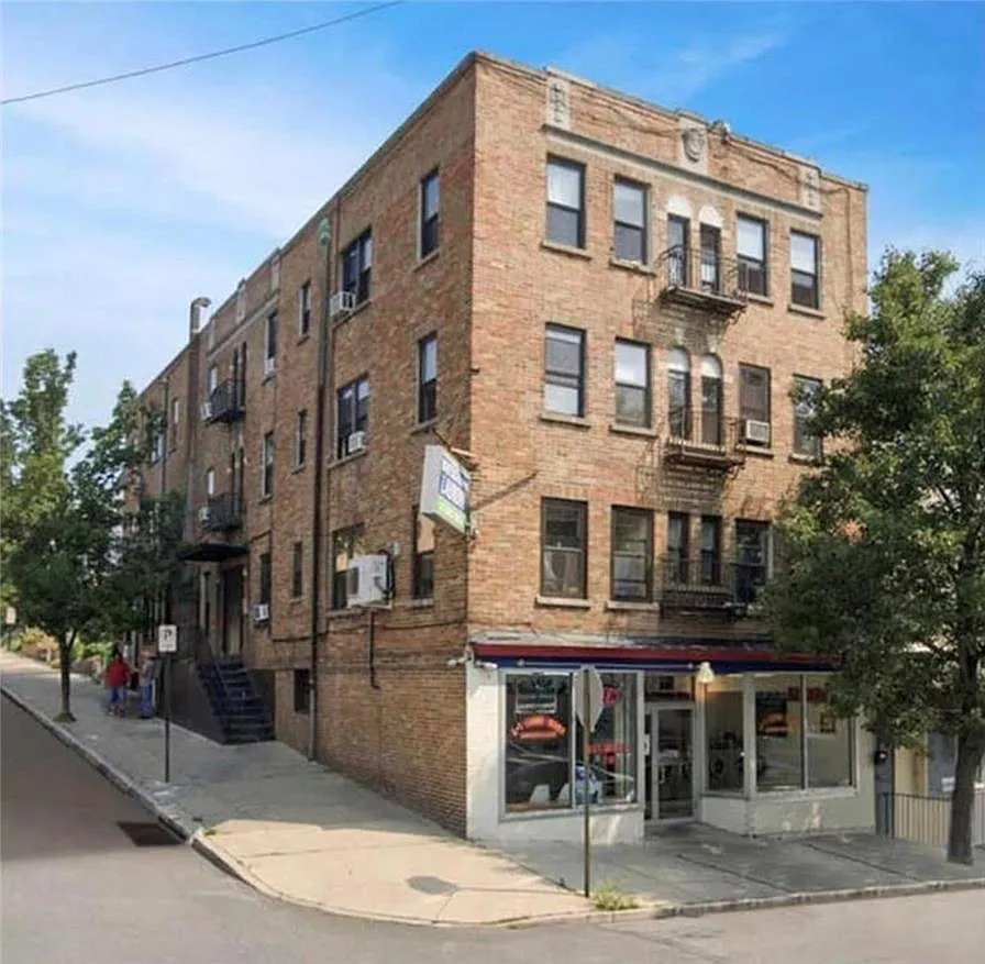 1 bed, 1.0 bath, 700 sqft, $1,225 — Photo 1