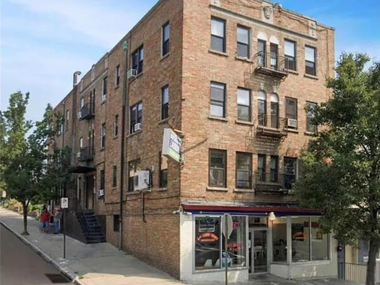 397 W Allen St #1 — Photo 1
