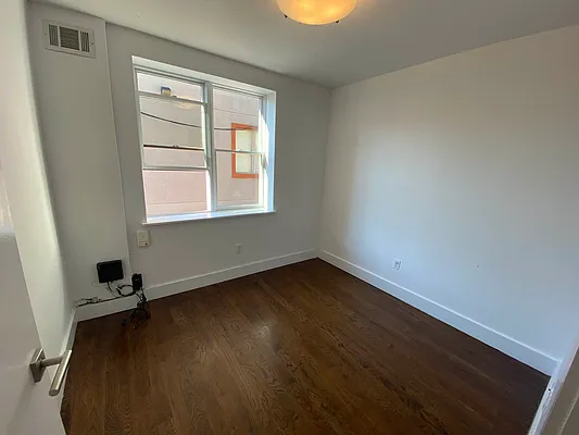 Rented by Premier Metro Realty Corp | media 21