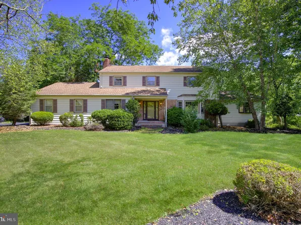 7 Horseshoe Rd, White House Station, NJ 08889