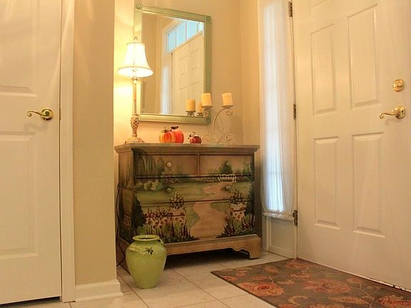 4th image of 18 Buckingham Cir