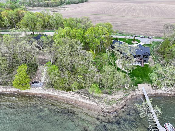 3rd image of 13 Pilgrim Point Rd NW
