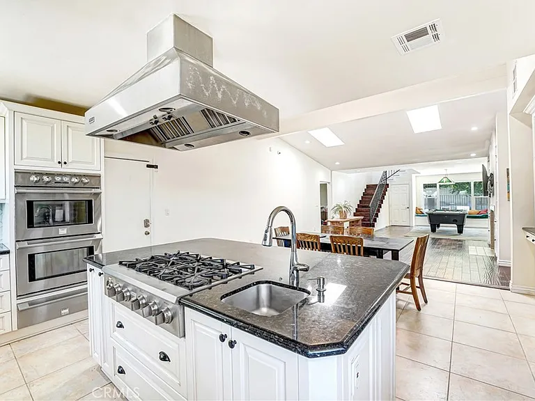 22450 Collins St — Photo 18