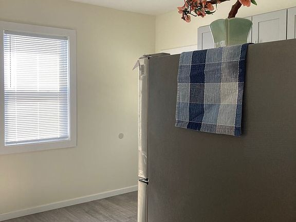 5th image of 1332 W 93rd St Unit 1